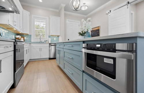 Steps to Ice Plant in Historic St Aug Upscale - Photo 9