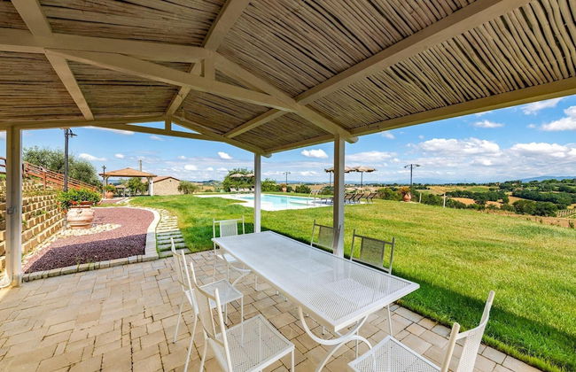 Farmhouse in Tuscany With Pool and Hill Views - Photo 8