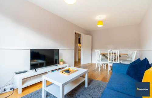 Camberley Spacious and Comfy 3 Bedroom Home, Next to Frimley Hospital with Parking - Foto 7