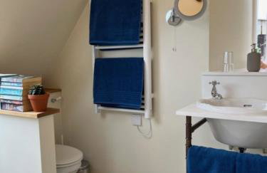 Idyllic secluded hideaway with countryside views on the edge of the Cotswolds - Photo 19