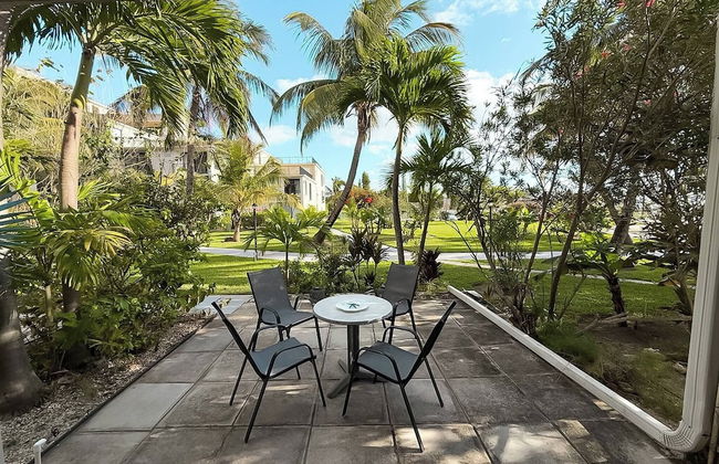 NEW Stunning Beachfront Condo at the Coral Beach - Foto 60