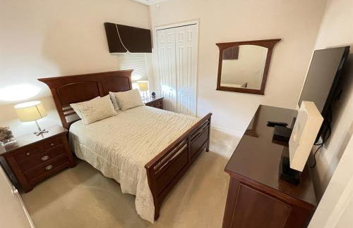 Luxurious Getaway Pool Hot Tub Theater Gym Outdoor Kitchen BBQ 2 Miles to Disney - Foto 36