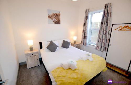The Moo House 2 bed Property - STAYSEEKERS - Foto 1