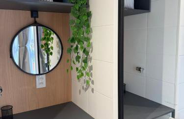 Studio 63 novo, luxuoso e completo com ar condicionado e cama Queen Size - Centro Mogi - Até 4 Pessoas - Foto 70