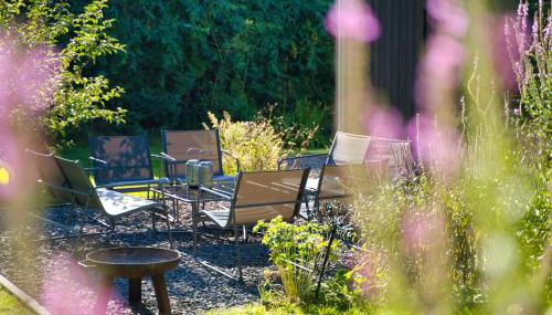 Wäller Haus - Modern villa with fireplace & large natural garden - Foto 4, Garden, Garden view