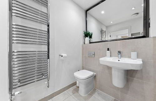 2BR Spacious Flat I King Bed I Desk I Parking X2 - Foto 27