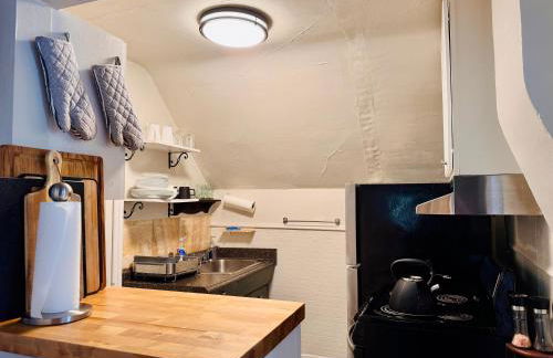 Cozy 1BD in Burlington’s Coolest Neighborhood - Photo 7