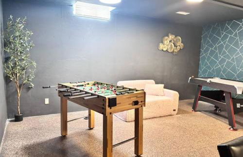 Kings, 75" TV & Backyard Fun - NearWesley - Foto 8