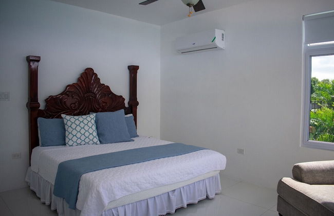 The W Villa 5 B R Oceanfront w Staff - Photo 18