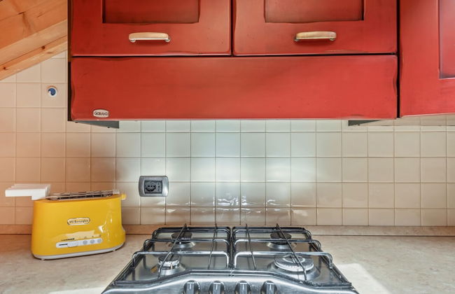 Belvilla by OYO Charming Apartment in Brez With TV - Foto 12