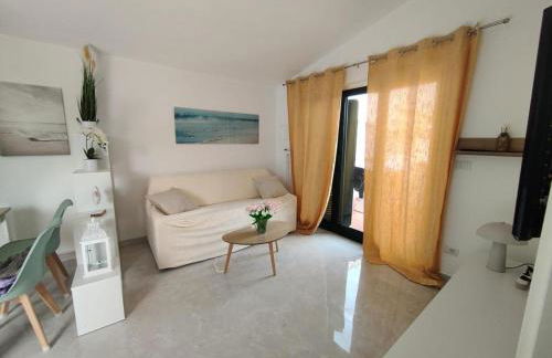 Apartment - Sleeps 4 - Pool - Parking - Foto 13