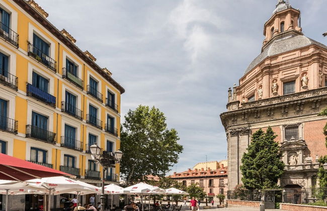 Cozy Urban Apt. Historic District - Sol - Photo 32