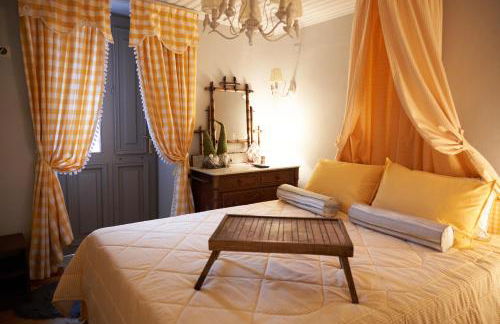Dandy Villas Dimitsana - a family ideal charming home in a quaint historic neighborhood - 2 fireplaces for romantic nights - Foto 1