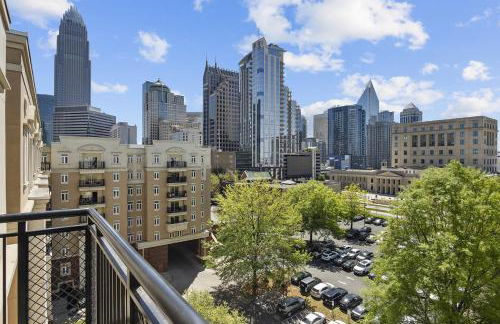 Midnight Marvel - Amazing City Views, Free Parking - Foto 42