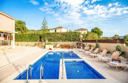 Maggie Alonia - Photo 5