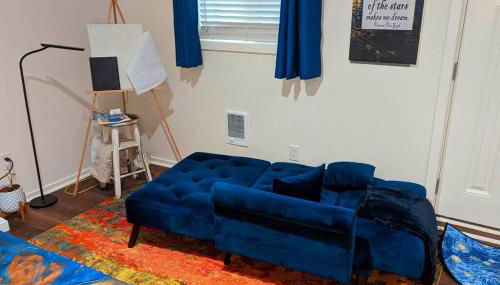 The Van Gogh Apartment - a cozy, creative retreat - Photo 4