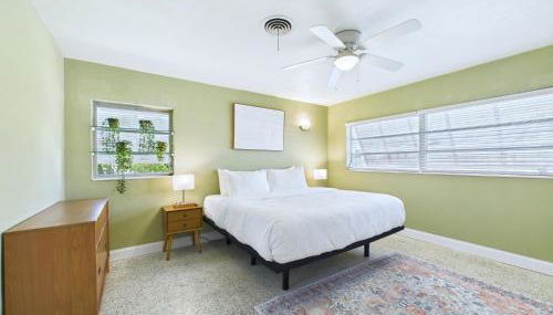 Pet-Friendly 3BR Coastal Retreat Walk to Beach - Foto 4