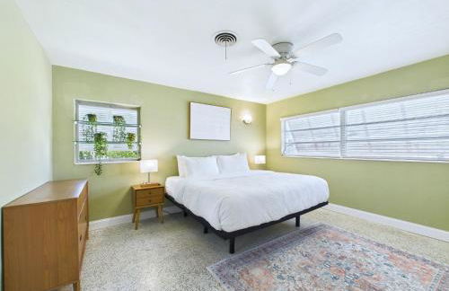 Pet-Friendly 3BR Coastal Retreat Walk to Beach - Foto 4