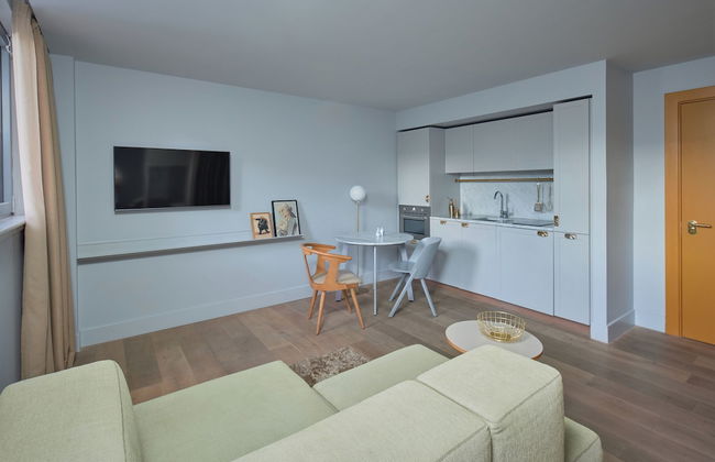 Eden Locke - Photo 52