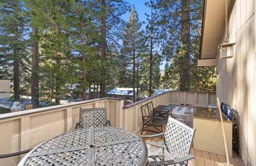 Fun & Air Conditioned Lake Tahoe 3 BR/2.5 BA Home - Foto 14