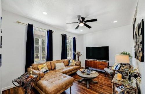 Countryside Sanctuary: Cozy Chateau with Expansive Views - Photo 13