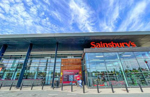 Lowndes House - Close to City Centre - Garden, Free Parking and Smart TV by Yoko Property - Foto 18