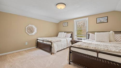 Cozy 3BR Retreat in Downtown Bethlehem - Hot Tub, Trails, Near Ski & Hike - Foto 3