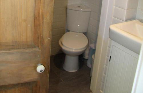 Woodlands Cozy Cottage in Gerrards Cross Sleeps 2 - Photo 6