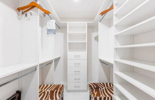 Olas Villa by Rove Travel - Home with Heated Pool - Foto 27