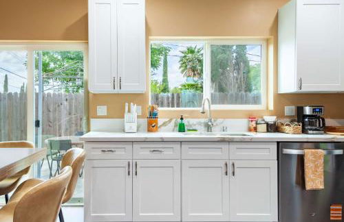 Cozy 2BR Home Mountain Views Pet Friendly - Foto 8