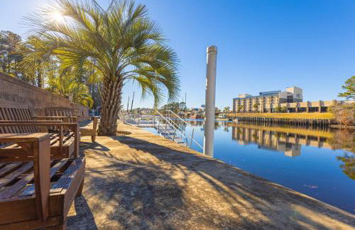 Paradise on Ocean Waterway Huge 5000 sq ft w Private Pool, Boat Dock, Grand Piano, Game Tables, BBQ, 1 acre Yard, Crib, Sleeps 34 - Photo 4