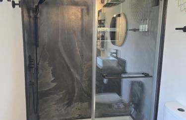 Spacious, Renovated, 5-bedroom Retreat, Near I-85 - Photo 33