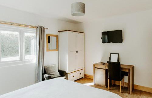 King Richard's Luxury Lodge - Sleeps up to 8, Dog Friendly, Near Sherwood Forest at Fairview Farm in Nottingham set in 88 acres and great for Groups, Family Gatherings & Corporate events - Foto 17