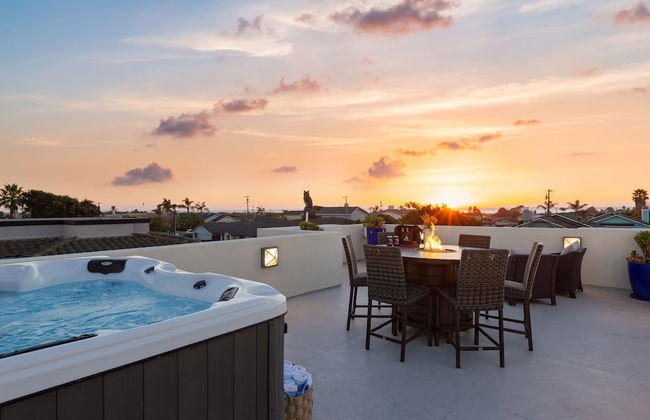 Sunset Serenity by Avantstay Rooftop w Hot Tub Fire Pit 3 Blocks to Beach - Foto 1