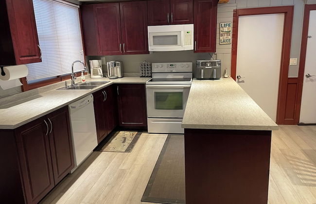 4 Bedroom Cottage On Manitoulin Island - Next to Sandy Beach! - Foto 17