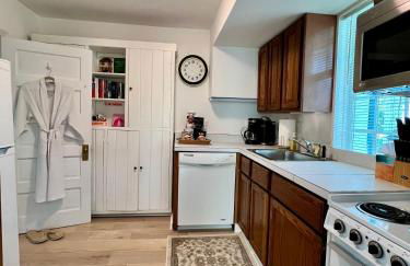 Across The Inn historic luxury Colonial 3BR House with Fast Wi-Fi - Foto 10