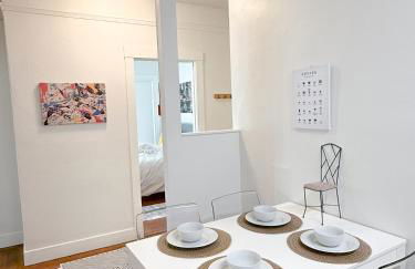 Bright, Modern & Artsy Space - Photo 2