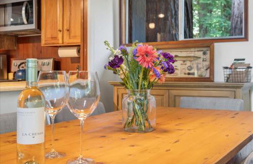 Cozy Creek Cabin - On Austin Creek Hot Tub - Dog Friendly - BBQ Grill - Fast WiFi - Foto 21