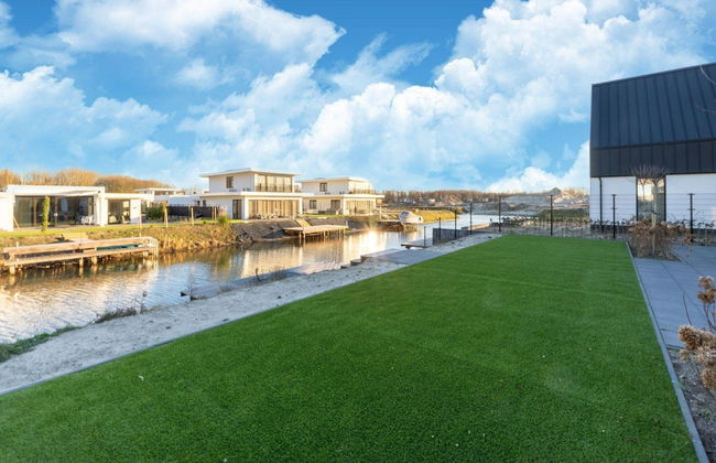 Cozy Villa With Lakeside Views - Photo 32