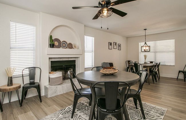 Upgraded 4-bdrm Beautiful Home W/pool! - Foto 40