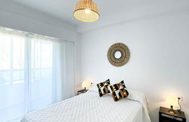 NUEVO, primera linea de playa, con piscina y vistas al mar - Foto 29