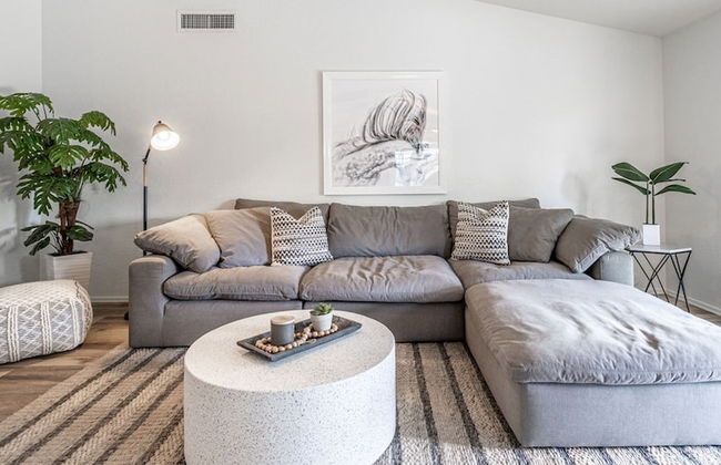 New Listing! Stylish 4 Bdrm W/pool and Game Room - Foto 22