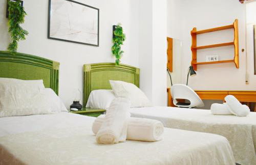 Amplio y luminoso apartamento cerca del centro y la playa con piscina y parking privado - Foto 25