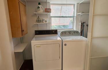 Pet-Friendly 3BR Coastal Retreat Walk to Beach - Foto 23