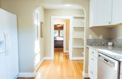 Lovely House near Downtown, Home away from Home! - Foto 10