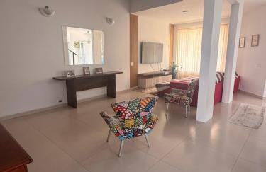 Casa na praia de Bertioga com Pscina e Churrasqueira - até 10 Pessoas - Photo 1