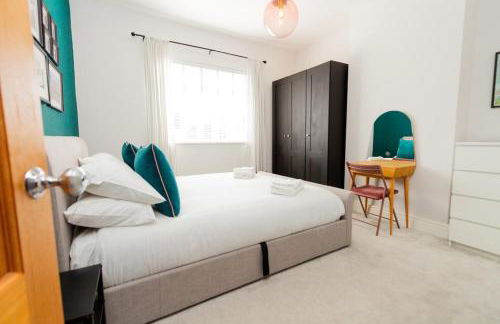 Charming Getaway - 3BR Home in the Heart of Chester - Photo 33