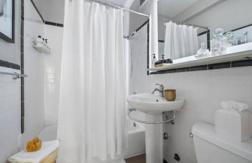 The Chelsea - Airy King 1BR with Queen Sleeper and Free parking - Foto 16