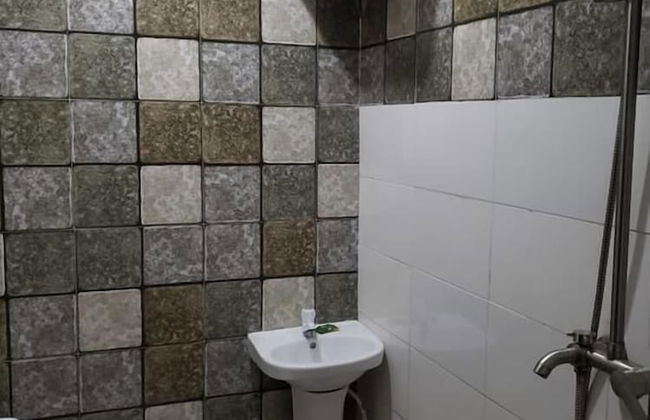 Premiership UK Suites - Photo 17