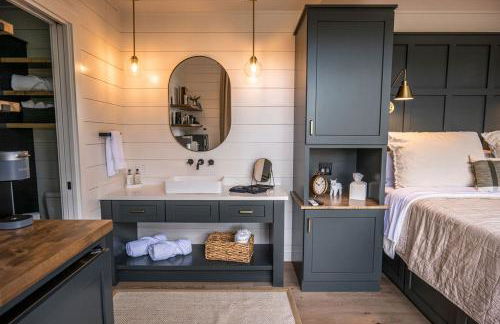 Luxury tiny cottage with deck hammock and hot tub! - Foto 13